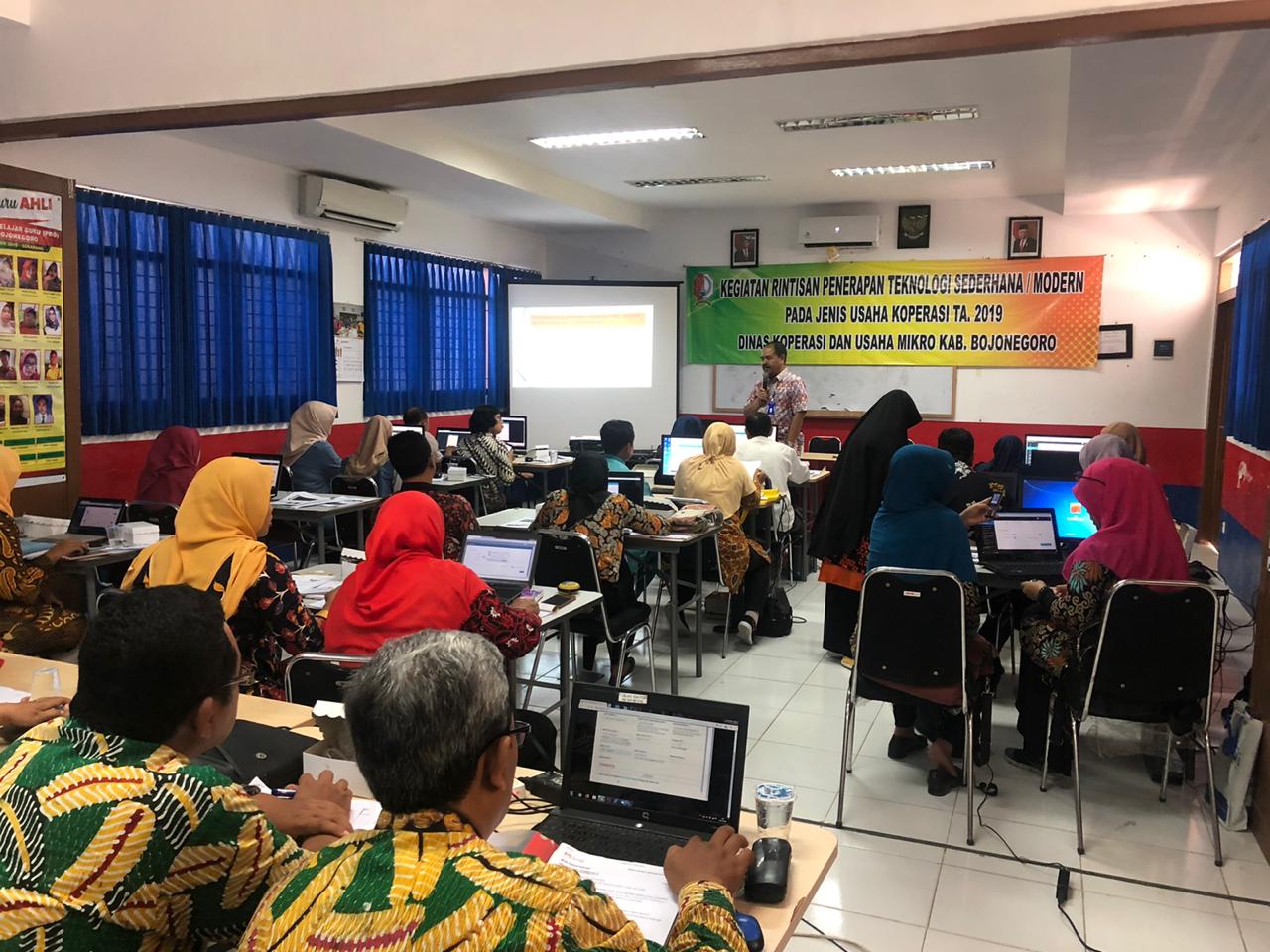 Plt Kepala DPMPTSP Menjadi Narasumber pada Acara di Dinas Koperasi dan UMKM